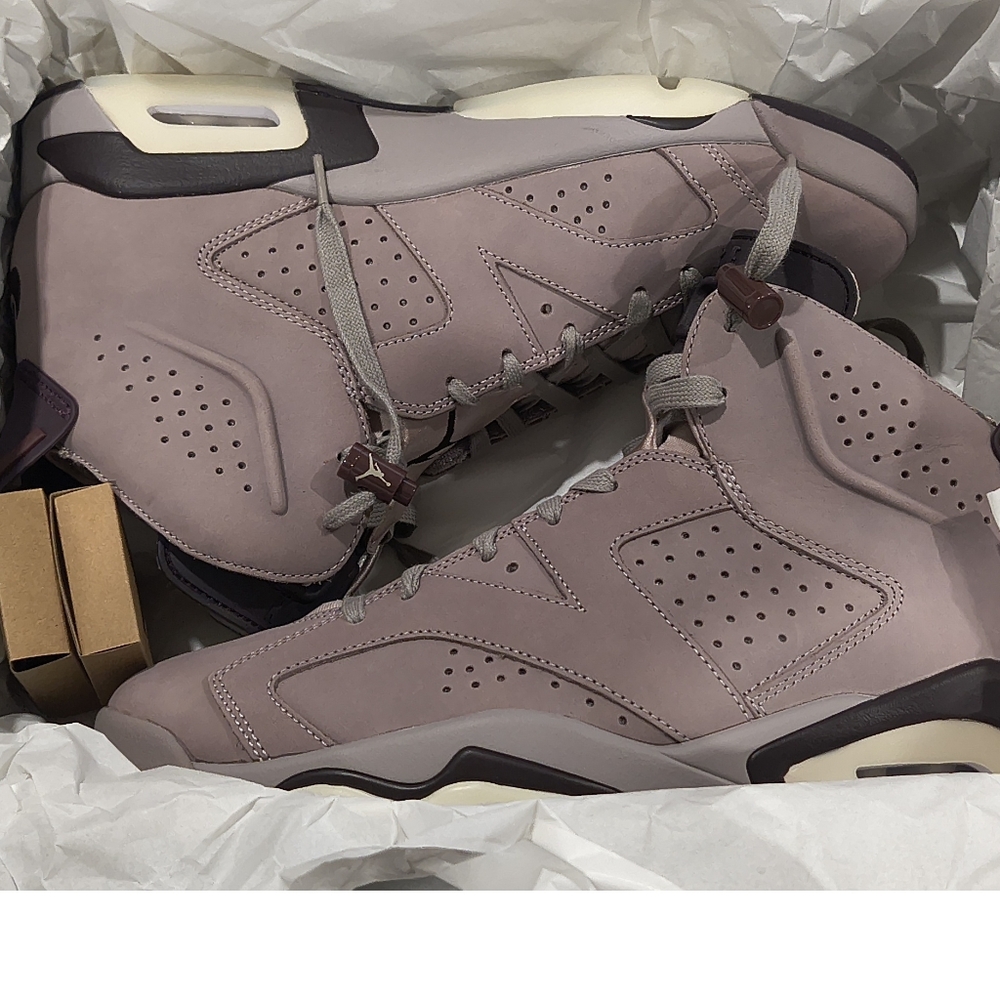 A Ma Maniere X Jordan 6 Men's 12 Sneakers.